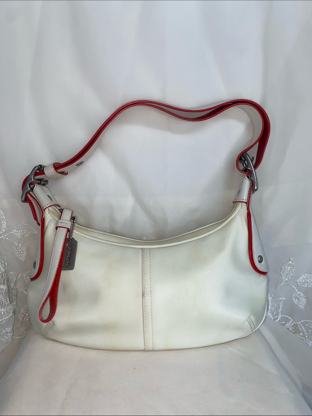 Vintage Coach 6671 White Leather Shoulder Hobo Bag with Red Trim